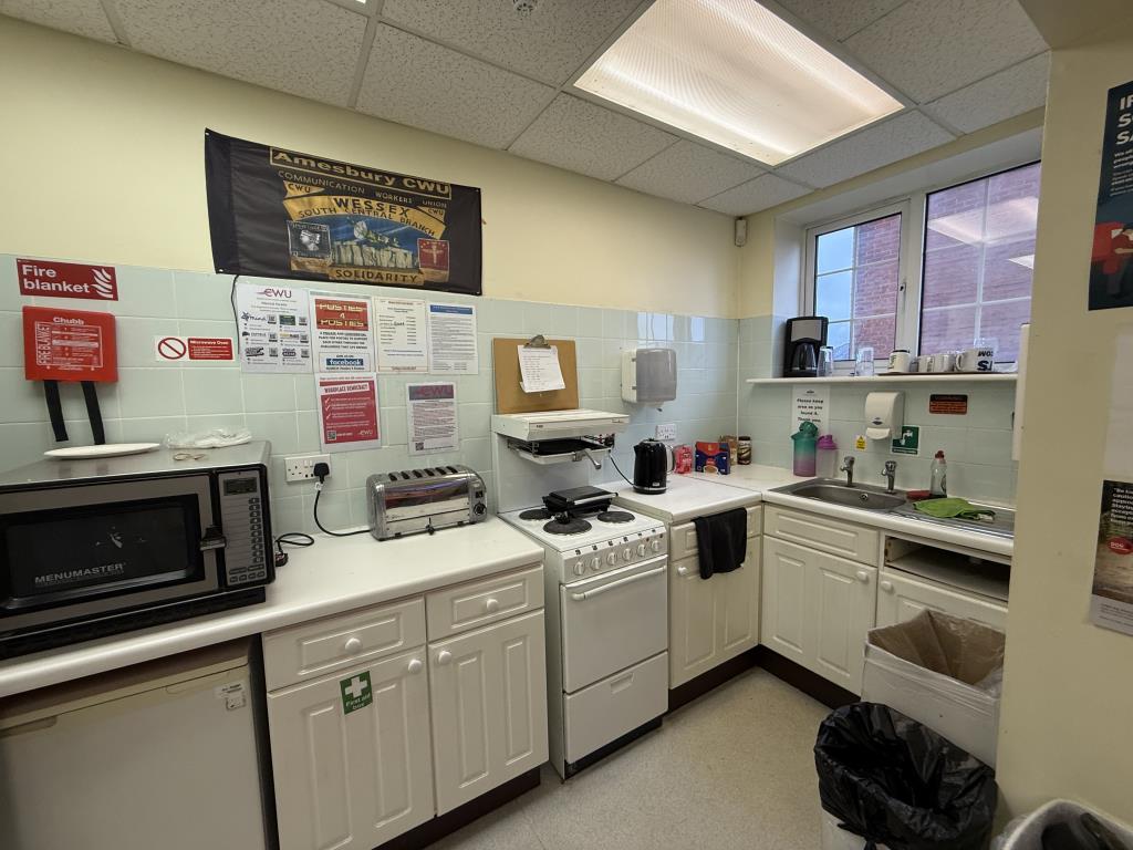 Lot: 44391 - TO BE OFFERED IN OUR DECEMBER AUCTION UNLESS SOLD PRIOR - FREEHOLD COMMERCIAL PREMISES ON PLOT OF 0.19 ACRES - Fitted kitchen area in staff room